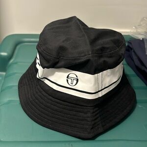 Sergio Tacchini bucket hat, brand new, never worn, one size